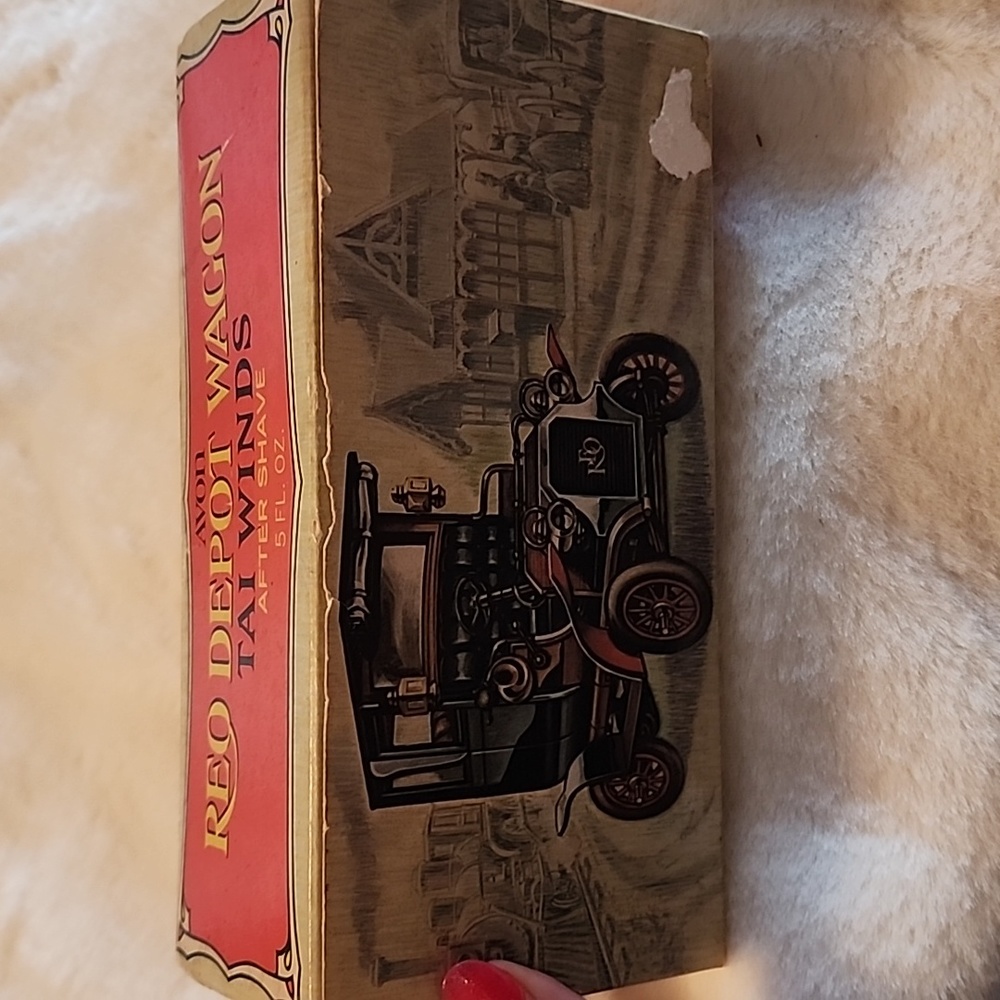 VINTAGE 1906 REO DEPOT WAGON -- AVON - Picture 1 of 12